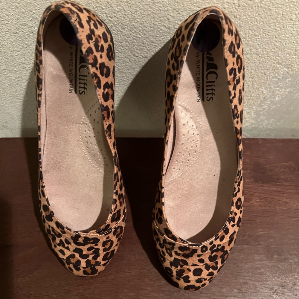 Cliffs by White Mountain Leopard Print Flats